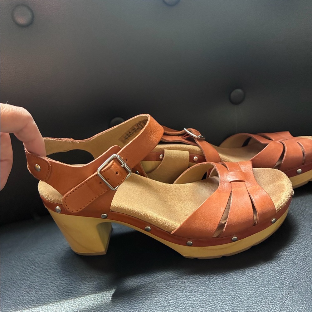 Clark's cushion footbed sandals